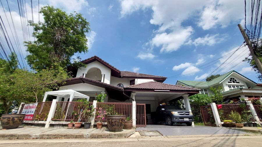 ขายบ้าน - ขาย บ้านเดี่ยว สัมมากร ราม112 เนื้อที่ 104ตร.ว. บ้านหัวมุม เงียบสงบ