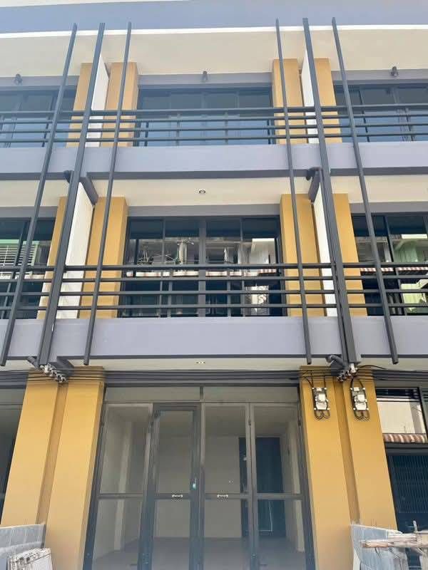 ขายทาวน์เฮาส์ - ขายทาวน์โฮม 3 ชั้น 17 ตร.ว. ย่านซังฮี้ ซอยราชวิถี 21 ใกล้ MRT สิรินธร เพียง 4.6 ล้านบาทเท่านั้น