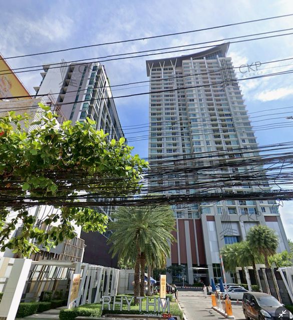 ขายคอนโด - คอนโด ริทึ่ม รัชดา - ห้วยขวาง มีผู้เช่าอยู่ ติดรถไฟฟ้า MRT ห้วยขวาง เดินทางสะดวก ใกล้แหล่งของกินของใช้และแหล่งอำนวยความสะดวก