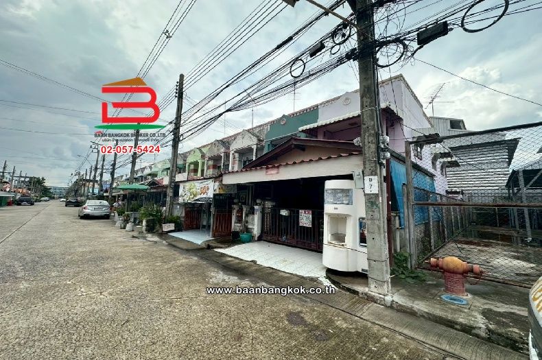 ขายทาวน์เฮาส์ - ทาวน์เฮาส์ หมู่บ้าน ทองสถิตย์วิลล่า 6 เนื้อที่ 23.8 ตร.ว ซอยสายไหม 78 แขวงสายไหม เขตบางเขน กรุงเทพมหานคร