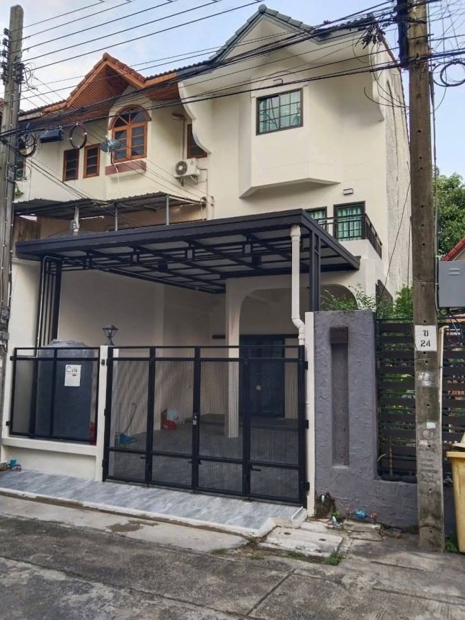 ขายทาวน์เฮาส์ - ทาวน์โฮมใหญ่สไตล์โมเดิร์นตกแต่งพร้อมอยู่