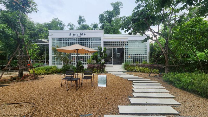 ขายที่ดิน - ขายที่ดินพร้อมกิจการ ขนาด 1 ไร่ 3 งาน 73 ตารางวา ต.บางพระ อ.ศรีราชา จ.ชลบุรี