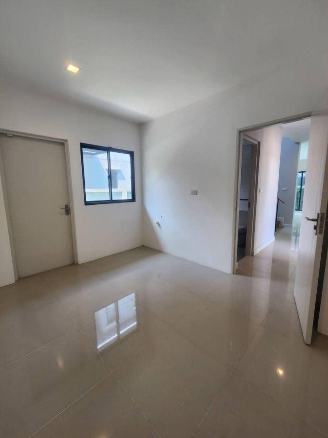 ขายบ้าน - ขายถูกมาก!! บ้านเดี่ยว 2 ชั้น ม.เวนิว พระราม 9 บ้านใหม่ไม่เคยอยู่ ทำเลทอง ใกล้ห้าง มอเตอร์เวย์ ทางด่วนฯ