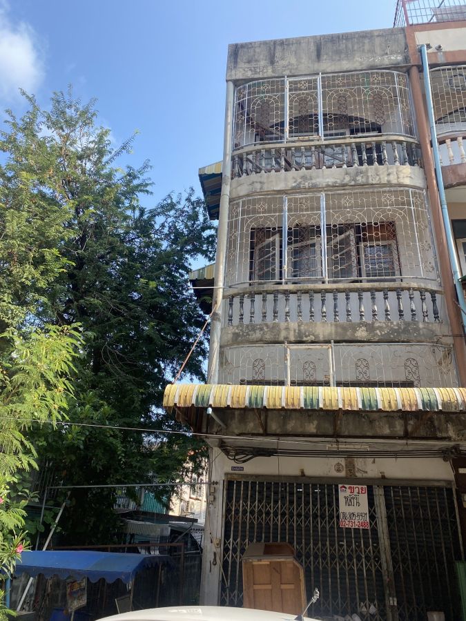 ขายอาคารพาณิชย์ / สำนักงาน - ขายอาคารพาณิชย์ 3.5 ชั้น ในซอยจรัญสนิทวงศ์ 37 บางกอกน้อย พื้นที่ 34 ตรว. ใกล้รถไฟฟ้า BTS สถานีบางขุนนนท์ และสถานีไฟฉาย ราคต่อรองได้