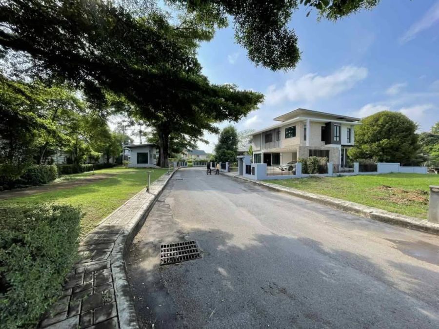 ขายบ้าน - ขายบ้านปากช่อง ในตัวเมืองปากช่อง บ้านสวยพร้อมอยู่ ที่ดินติดน้ำเลคโครงการ ใกล้ถนนมิตรภาพ ธนะรัชต์ โรงพยาบาล อำเภอตลาด โครงการปลอดภัย เพื่อนบ้านดี มีรปภ