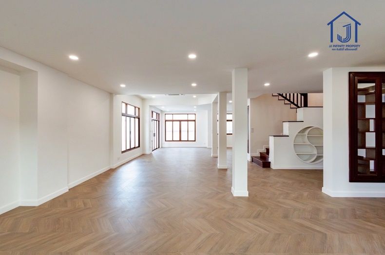 ขายบ้าน - ขายบ้านเดี่ยว 2 ชั้น หมู่บ้านสิริทาวารา เอกมัย-รามอินทรา ถนนประดิษฐ์มนูธรรม ใกล้จุดขึ้น-ลงทางด่วน