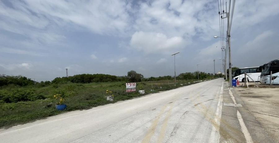 ขายที่ดิน - ขายที่ดิน ถนนวัดศรีวารีน้อย หรือซอยลาดกระบัง54 ซอยจรเข้น้อย11ย่านสนามบินสุวรรณภูมิ ถมแล้ว ถนนกว้าง พื้นที่ 5-1-54 ไร่ ขายเพียง25,000บาท/ตรว.เท่านั้น