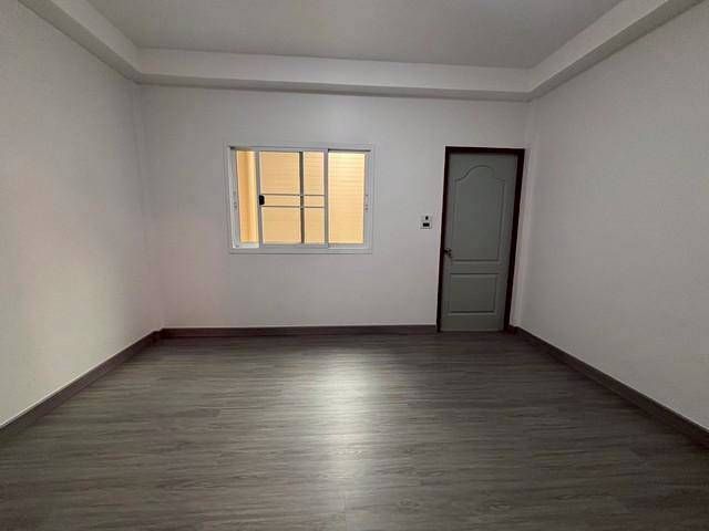 ขายบ้าน - ขายทาวน์เฮ้าส์ รีโนเวทใหม่ ถนนรามอินทรา67 ม.สวยริมบึง 2 ชั้น เนื้อที่ 110 ตารางเมตร 2นอน 2น้ำ แขวงท่าแร้ง เขตบางเขน กรุงเทพมหานคร 10220