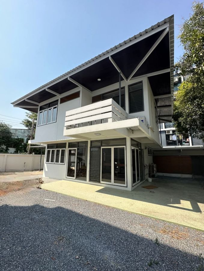 ให้เช่าบ้าน - ให้เช่าบ้านเดี่ยว สุขุมวิท 60/1 เนื้อที่เยอะ ใกล้ BTS บางจาก 280 เมตร