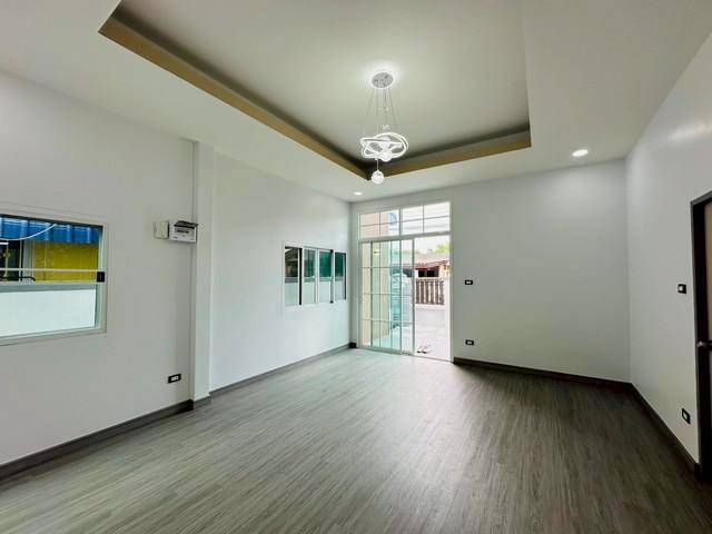 ขายบ้าน - บ้านเดี่ยวสไตล์นอดิก ถนนรามคำแหง174 เนื้อที่ 122 ตารางเมตร มี 3นอน 3น้ำ ทำใหม่ทั้งหลัง แขวงมีนบุรี เขตมีนบุรี กรุงเทพมหานคร