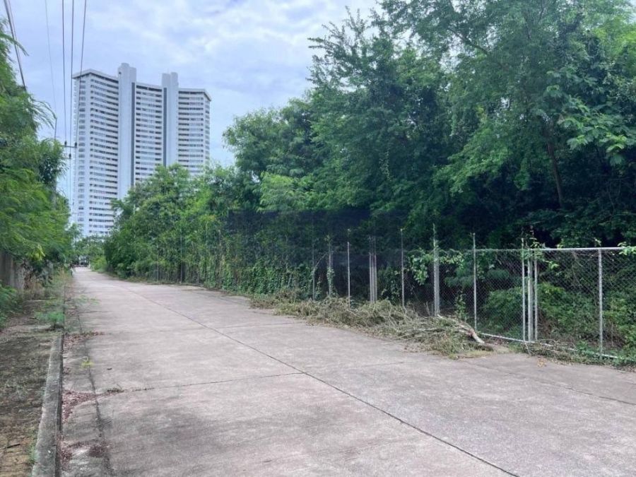 ขายที่ดิน - ขายที่ดินพร้อมสิ่งปลูกสร้าง ติดถนนสุขุมวิท จอมเทียน ชลบุรี