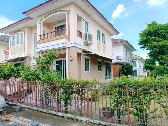 ให้เช่าบ้าน - รร.สารสาสน์วิเทศ ร่มเกล้า 1.9 กม.APL ลาดกระบัง 2.3 กม.ให้เช่าบ้านเดี่ยว 2 ชั้น หลังมุม 60ตร.วา. 240ตร.ม.พร้อมเฟอร์ 4นอน