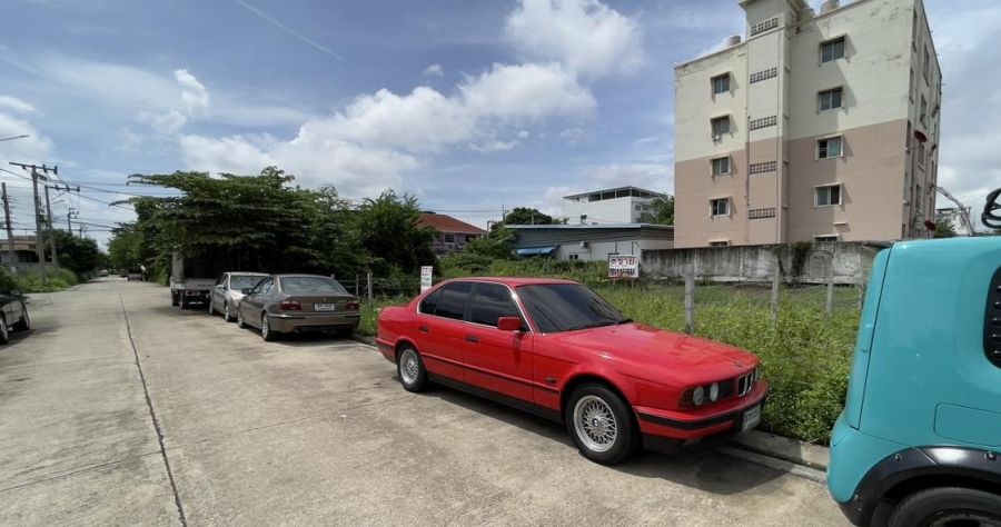 ขายที่ดิน - ขายที่ดิน ซอยเคหะร่มเกล้า74 แยก5 ถนนราษฎร์พัฒนา พื้นที่ 94 ตรว. ขาย 5.3 ล้านบาท ถมแล้ว แปลงสวย ย่านสนง.ที่ดินบึงกุ่ม