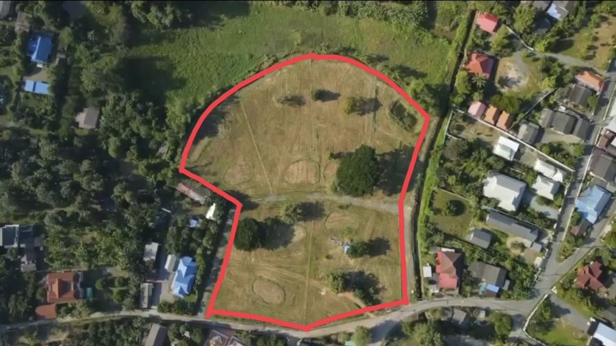 ขายที่ดิน - ที่ดินเชียงใหม่ดอยสะเก็ด ที่ดินผืนใหญ่ผืนเดียว ติดกับชุมชนหมู่บ้าน เหมาะสำหรับสร้างรีสอร์ท อาคารพาณิชย์ บ้านผู้สูงวัยต่างๆ มากมาย