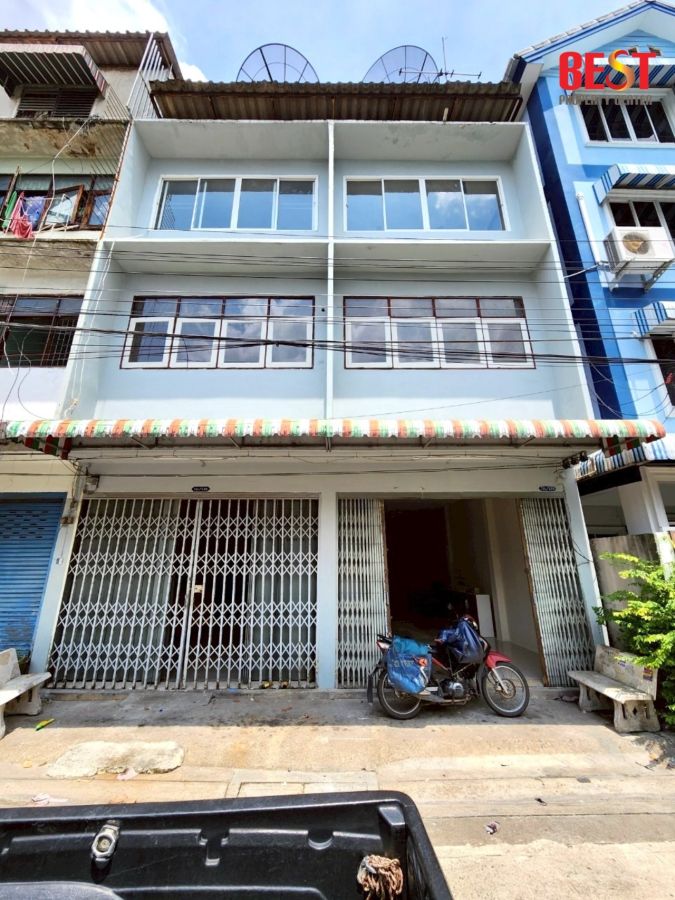 ขายอาคารพาณิชย์ / สำนักงาน - ขายด่วน ตึกแถว 3 ชั้น 2 คูหา ทำเลทอง จรัญ 25 รีโนเวทใหม่ พร้อมเข้าอยู่ ราคาพิเศษ ลดเหลือ 5.99 ล้าน เดินทางสะดวก ติดถนนใหญ่ เพียง 150 เมตร