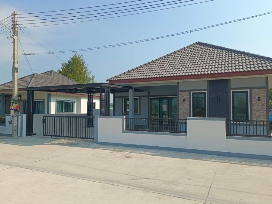 ขายบ้าน - ขายบ้านเดี่ยวชั้นเดียว โครงการบ้านแกรนด์เพอร์ตี้ บ้านสวย เหมาะกับทุกไลฟ์สไตล์ ใกล้โลตัสพนัสนิคม ชลบุรี