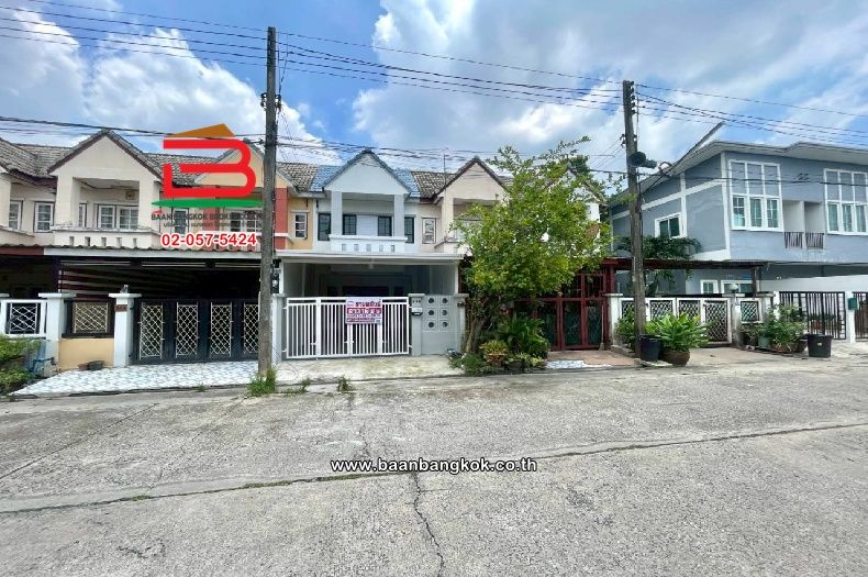 ขายทาวน์เฮาส์ - ทาวน์เฮาส์ หมู่บ้าน นฐดา คลอง 2 (รังสิต-นครนายก 60) เนื้อที่ 19.8 ตร.ว ใกล้ดรีมเวิลด์ ตำบลประชาธิปัตย์ อำเภอธัญบุรี จังหวัดปทุมธานี