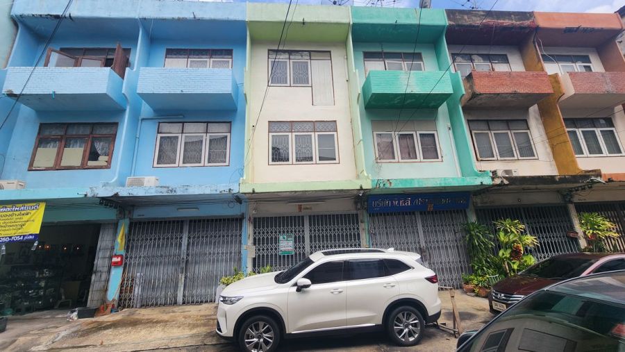 ขายอาคารพาณิชย์ / สำนักงาน - ขายตึกแถว 3 ชั้น ซอยอินทามระ 57 มีที่จอดรถ ห่างจาก MRT ห้วยขวาง 1.2 กม.