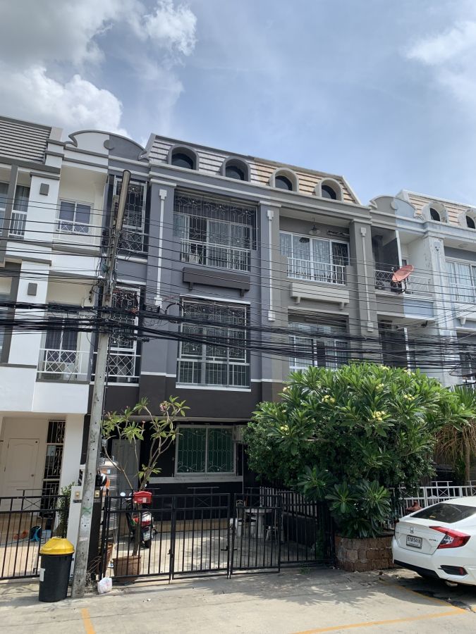 ขายทาวน์เฮาส์ - ขายด่วน!! ทาวน์โฮม 3 ชั้น หมู่บ้านทรัพย์หมื่นแสน นวลจันทร์36 เนื้อที่ 20 ตร.ว