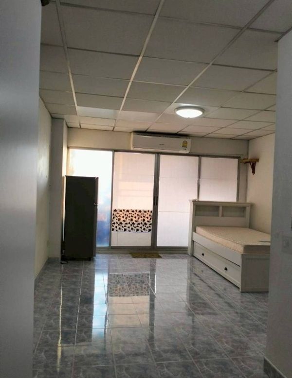 ขายคอนโด - ขายด่วน คอนโด เพื่อการลงทุน Green Place royal park ทำเลหน้าโรงเรียน ขนาด 31 ตรม.ชั้น 4