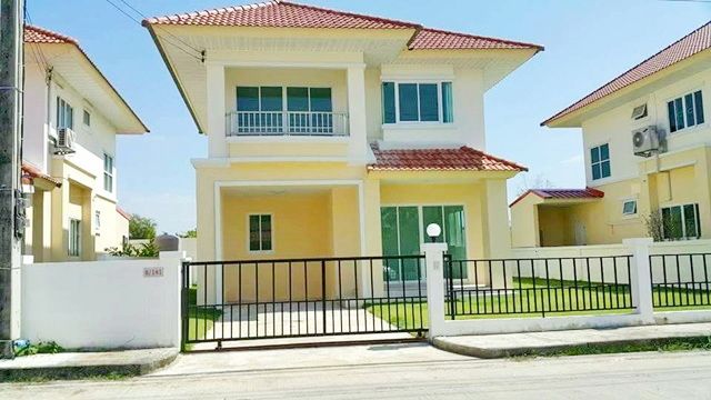 ให้เช่าบ้าน - ให้เช่าบ้านเดี่ยว 2 ชั้น 3นอน ม.กรุงเทพ BRT ม.ธรรมศาสตร์ รังสิต 54ตร.วา.224ตร.ม. ม.ธรรมศาสตร์ รังสิต 4.4กม. 4แอร์ วัดพระธรรมกาย 3.1 กม.