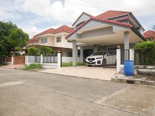 ขายบ้าน - ขายบ้านเดี่ยว 2 ชั้น หมู่บ้านสัมมากรนิมิตใหม่ เนื้อที่ 60 ตารางวา ซอย นิมิตใหม่ 34 ถนนนิมิตใหม่ เเขวงสามวาตะวันออก เขตคลองสามวา กรุงเทพมหานคร บ้