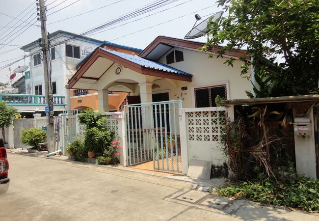 ขายบ้าน - ขายบ้านเดี่ยว หมู่บ้านเปี่ยมเจริญ ขจรวิทย์ เนื้อที่ 39.5 ตร.ว. 5 นอน 4 น้ำ สภาพดี