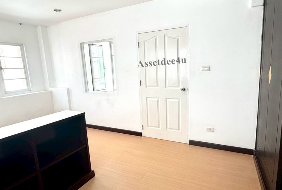 - ให้เช่าทาวน์โฮม โฮมออฟฟิศ 3 ชั้นครึ่ง สรานนท์ ปากเกร็ด ที่จอดรถ5คัน ใกล้เซ็นทรัล แจ้งวัฒนะ