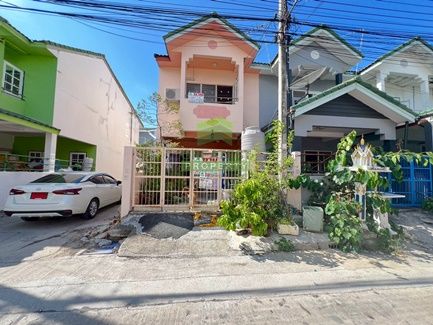 ขายทาวน์เฮาส์ - ขายถูก ทาวน์เฮ้าส์แปลงริม หมู่บ้านอุบลศรี แพรกษา เนื้อที่ 18 ตร.ว ทำเลดี ใกล้รถไฟฟ้า