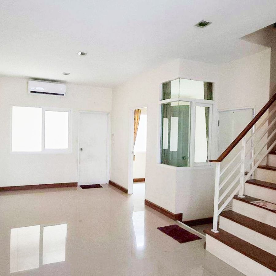 ขายทาวน์เฮาส์ - ขายถูกสุด2.1ล้าน ทาวน์โฮม2ชั้น 19.7ตรว. ม.โกลเด้นทาวน์ วัชรพล-สุขาภิบาล5 ใกล้ทางด่วน ใกล้รถไฟฟ้า จัดกู้ฟรี