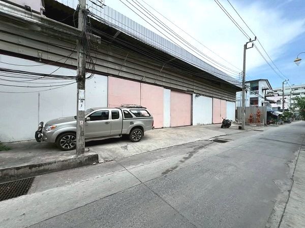 ให้เช่าโรงงาน / โกดัง - ให้เช่าโกดังพร้อมสำนักงาน ถนนกิ่งแก้วขนาดพื้นที่ 600 -1200ตรม ใกล้สนามบินสุวรรณภูมิ พร้อมทำสัญญาพร้อมห้องน้ำ เทรลเลอร์เข้าไม่ได้ รถ 6 -10 ล้อเข้าได้