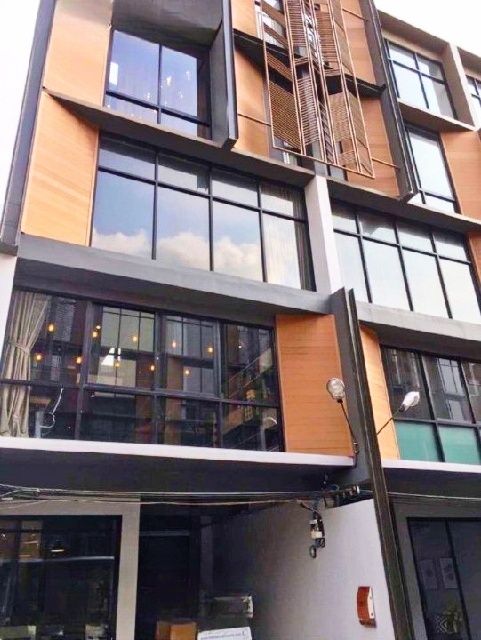 ให้เช่าทาวน์เฮาส์ - BTS อ่อนนุช 1.8กม. 5นอน ให้เช่าโฮมออฟฟิศ ใหม่ 4.5ชั้น ถูกที่สุดในโครงการ 19ตร.วา. 319ตร.ม.ตลาดอ่อนนุช 1.9 กม. 4 น้ำ