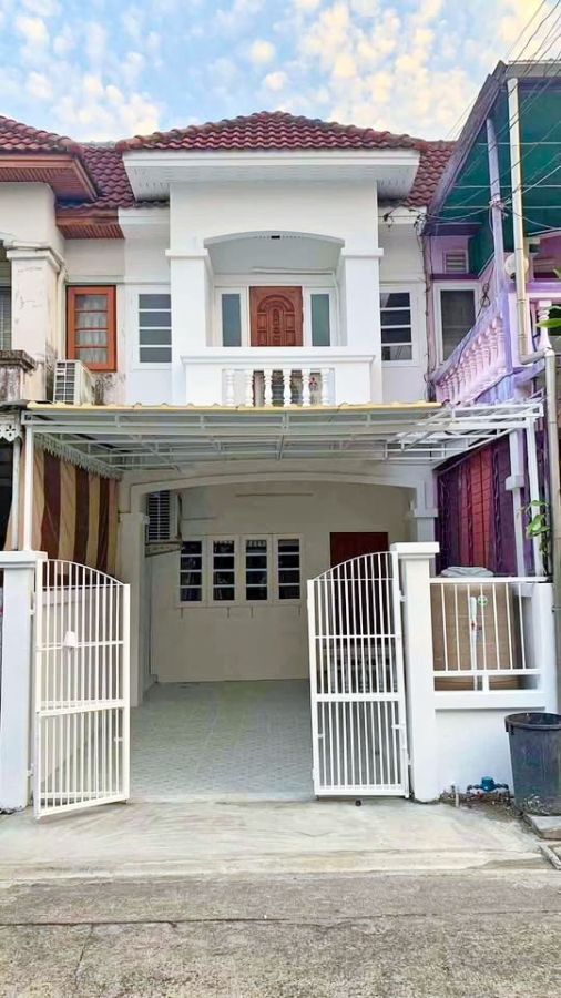 ให้เช่าทาวน์เฮาส์ - ซ.อ่อนนุช 12-18 รพ.สุขุมวิท 2.7 กม. BTSอ่อนนุช 1.3 กม.ให้เช่าทาวน์เฮ้าส์ 2 ชั้น 19 ตร.วา.พร้อมเฟอร์ 2 นอน 2 น้ำรร.นานาชาติเซนต์ไมเคิล 1 กม