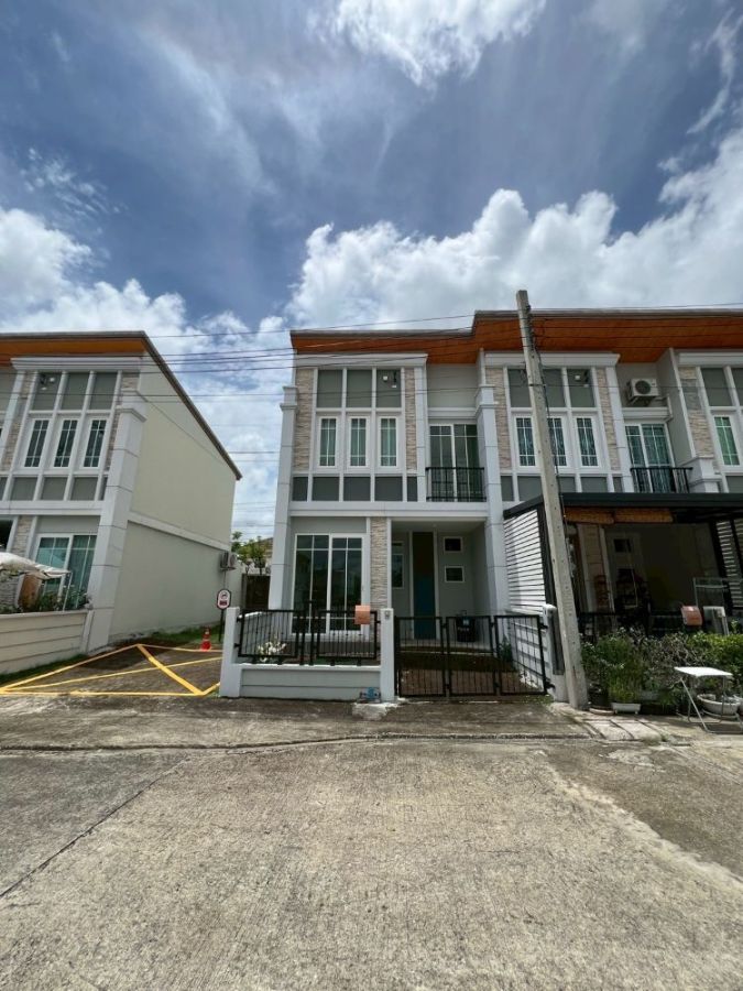 ขายทาวน์เฮาส์ - ขายทาวน์โฮม 2 ชั้น โกลเด้น ทาวน์ 2 บางนา-สวนหลวง (Golden Town 2 Bangna-Suanluang) สภาพดีที่สุด ไม่เคยเข้าอยู่