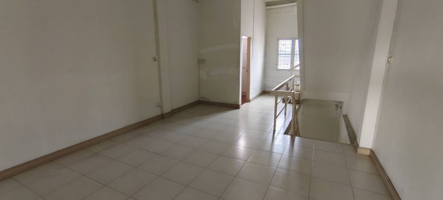 อาคารพาณิชย์ / สำนักงาน - ขาย/เช่า อาคารพาณิชย์ 3.5 ชั้น หมู่บ้านกลอรี่เฮ้าส์ ใกล้ตลาดไท ซอยแมนอัตตั้น