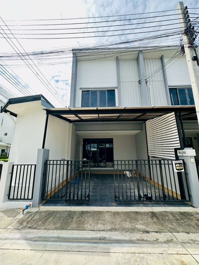 ขายทาวน์เฮาส์ - ขายทาวน์โฮมหลังมุม 2 ชั้น เฌอ บางขุนนนท์