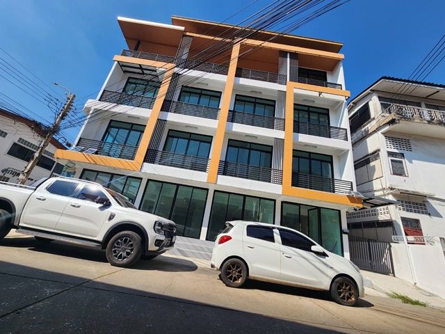 ให้เช่าอพาร์ทเม้นท์ / โรงแรม - ตลาดปัฐวิกรณ์2กม. นวมินทร์65-81 แฟชั่น 2.2กม. MRTบางกะปิ 2.8กม. ให้เช่า อพาร์ทเม้นท์ 4ชั้น 14แอร์ใหม่ โชว์รูมด้านล่าง 770ตรม. 5จอดรถ