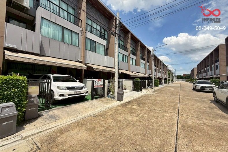 ขายทาวน์เฮาส์ - ขายทาวน์โฮมหรู 3 ชั้น บ้านกลางเมือง วัชรพล บ้านพร้อมอยู่ ใกล้ทางด่วน รามอินทรา