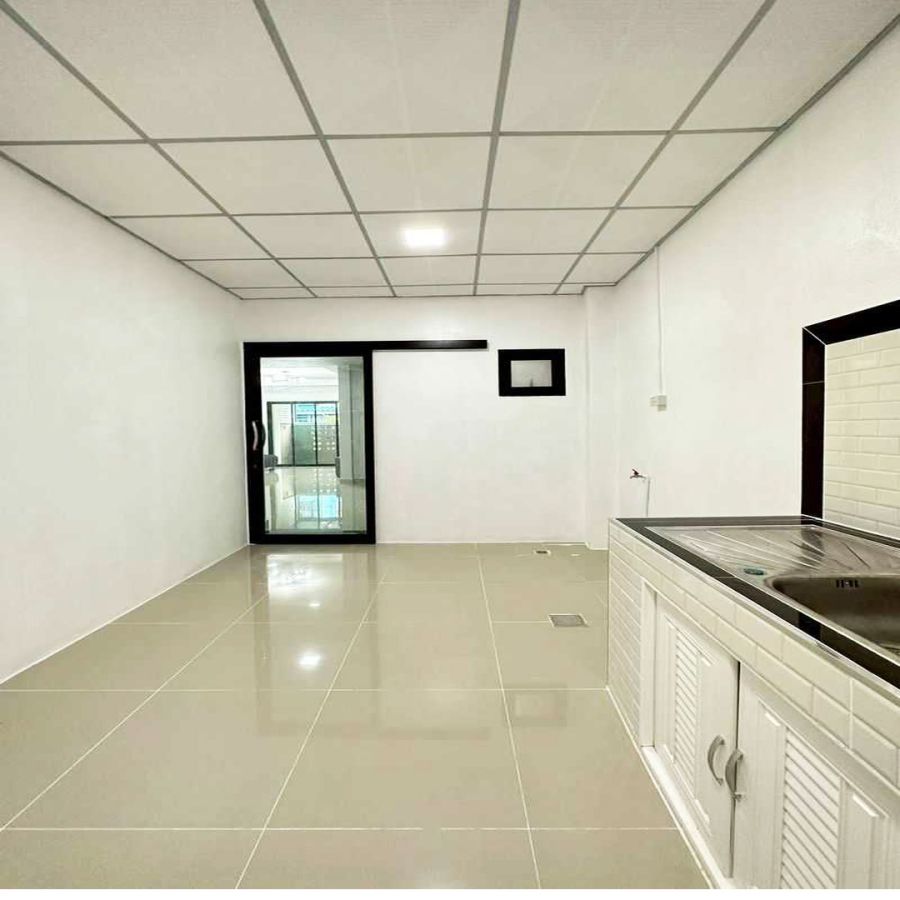 ขายทาวน์เฮาส์ - ขายทาวน์เฮ้าส์ 22.5 ตร.ว หมู่บ้านบัวทองธานีพาร์ค(ซอย3) 4 ห้องนอน รีโนเวทใหม่สวย ต้นซอยหลังบ้านไม่ติดใคร