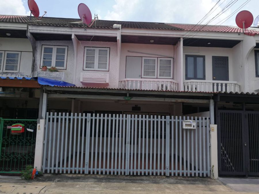 ขายทาวน์เฮาส์ - ขายด่วน! ทาวน์เฮาส์ 2 ชั้น ลาดพร้าว-สะพานสอง ทำเลทอง เดินทางสะดวก ใกล้ BTS