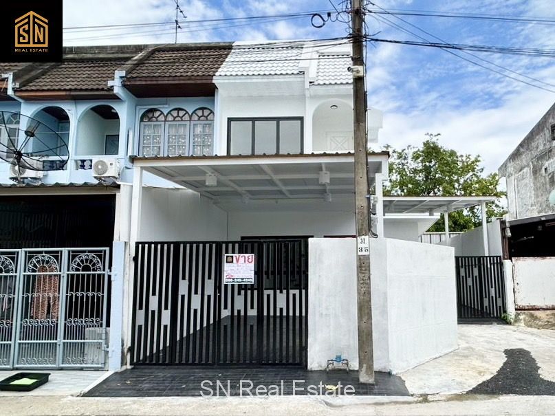 ขายทาวน์เฮาส์ - ขายทาวน์เฮาส์ 2 ชั้น เสรีไทย 63 ม.ศิรินเทพ หลังมุม รีโนเวทแล้ว พร้อมอยู่