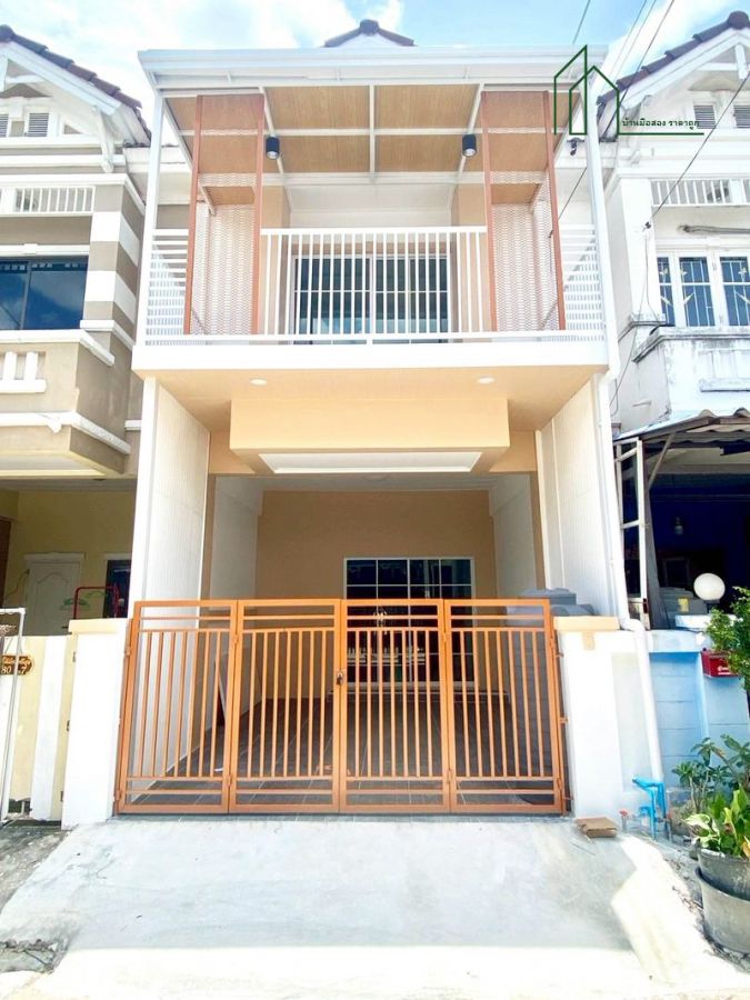 ขายทาวน์เฮาส์ - ทาวน์เฮาส์ รีโนเวทใหม่ หมู่บ้านปิยวรารมย์ ถนนบ้านกล้วย-ไทรน้อย ฟรีโอน