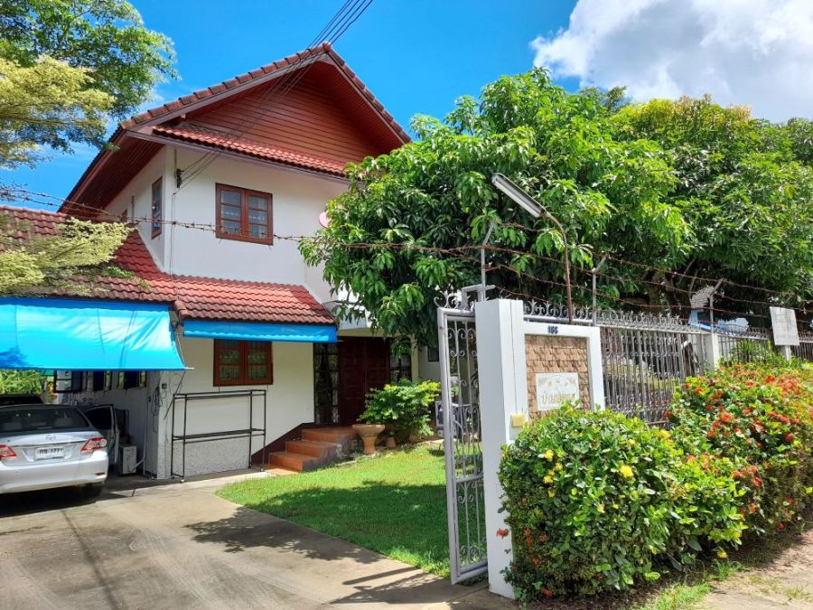 ขายบ้าน - ขายบ้าน 2 ชั้น พร้อมที่ดินมีโฉนด 160 ตรว. เฟอร์นิเจอร์ครบ พร้อมเข้าอยู่ ใกล้แหล่งชุมชน หมู่ 2 ต.พิชัย ลำปาง