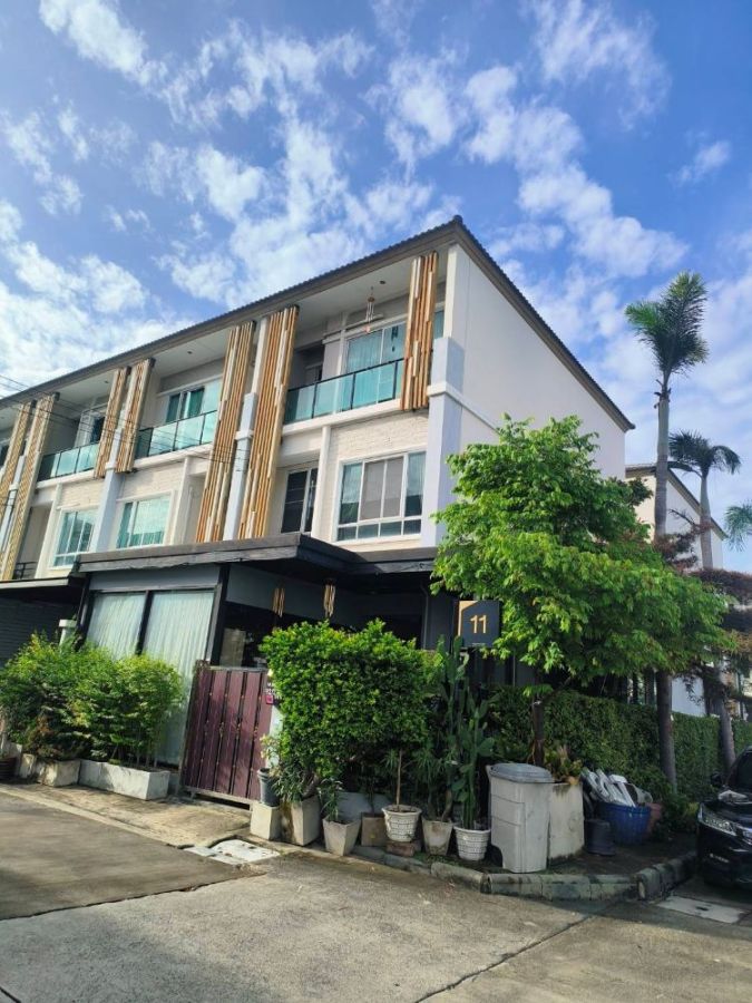 ขายทาวน์เฮาส์ - ขายทาวน์โฮม 3 ชั้น หลังมุม หมู่บ้าน เดอะแพลนท์ซิตี้ แจ้งวัฒนะ ทำเลดี เดินทางสะดวก