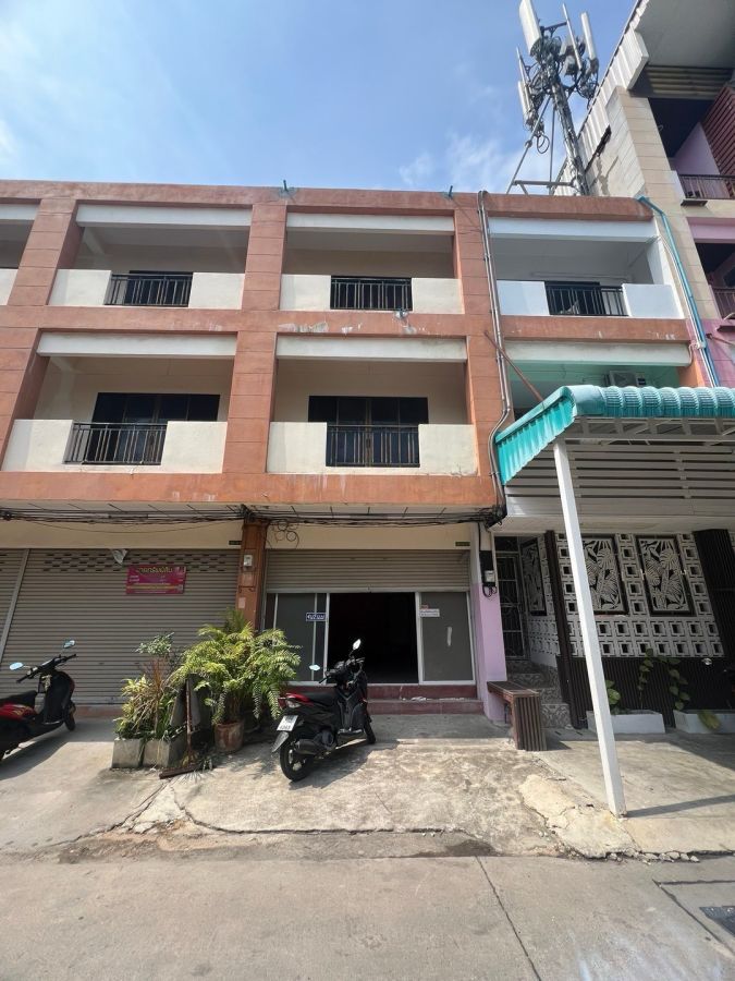 ขายอาคารพาณิชย์ / สำนักงาน - ขายด่วน อาคารพานิชย์ 1 คูหา 3 ชั้น มีดาดฟ้า