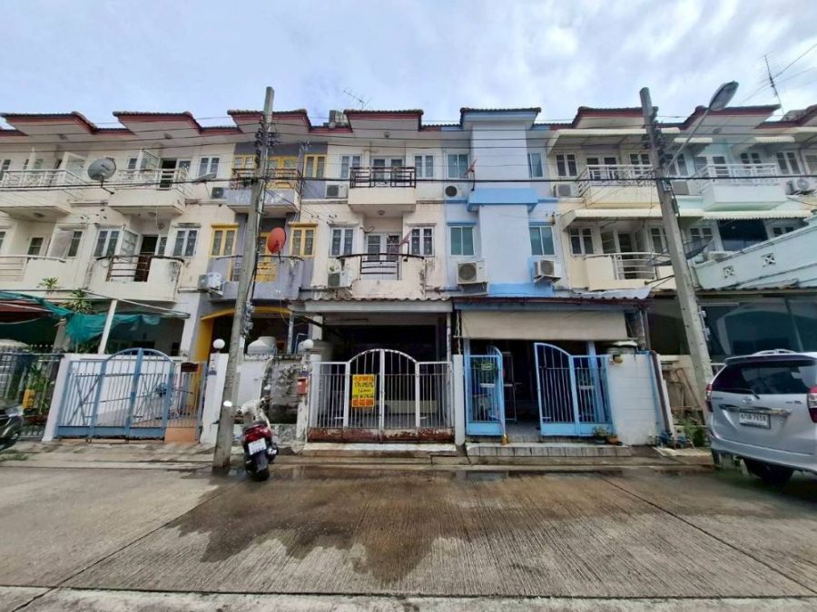 ขายทาวน์เฮาส์ - ขายทาวน์เฮาส์ 3 ชั้น หมู่บ้านเอกนคร ซ.ร่วมมิตรพัฒนา แยก3 พร้อมเข้าอยู่ เดินทางสะดวก ใกล้จุดขึ้นทางด่วนรามอินทรา
