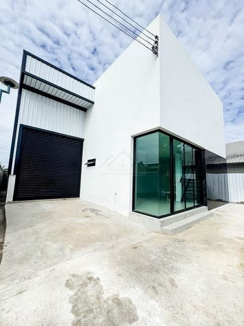 ให้เช่าโรงงาน / โกดัง - ให้เช่า โกดัง พร้อมออฟฟิศ สร้างใหม่ 300 ตรม. ถนนพัฒนาชนบท 3 แขวงคลองสองต้นนุ่น เขตลาดกระบัง ใกล้กรุงเทพกรีฑา