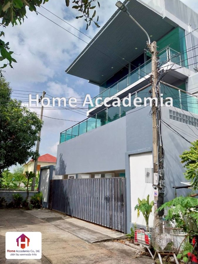 ขายบ้าน - ขาย บ้านเดี่ยว 3 ชั้น 51 ตรว. พร้อมสระว่ายน้ำ ลาดพร้าว-วังหิน 47 แยก 9