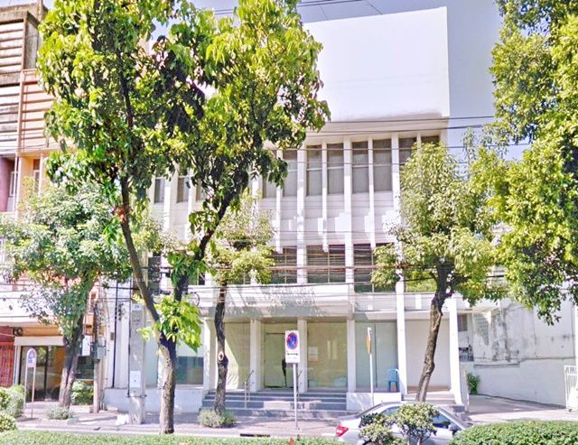 ให้เช่าอาคารพาณิชย์ / สำนักงาน - จอดรถ 10 คัน ให้เช่าอาคารสำนักงาน 3 ชั้น ดาดฟ้า 164 ตร.วา. ทองหล่อ เอกมัย สุขุมวิท34-38 BTS พระโขนง 1กม. 656 ตร.ม.