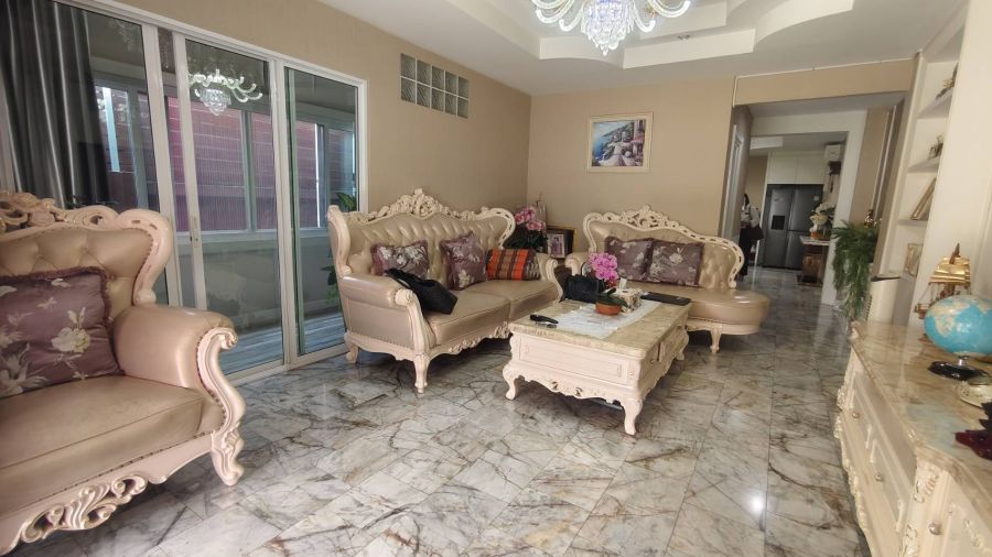 ขายบ้าน - ขายบ้านหรู 3 ชั้น พร้อมอยู่ สไตล์โมเดิร์น ทำเลศักยภาพโซนพระราม 9 และฟังก์ชันครบครัน 5ห้องนอน 8 ห้องน้ำ เหมาะกับครอบครัวใหญ่